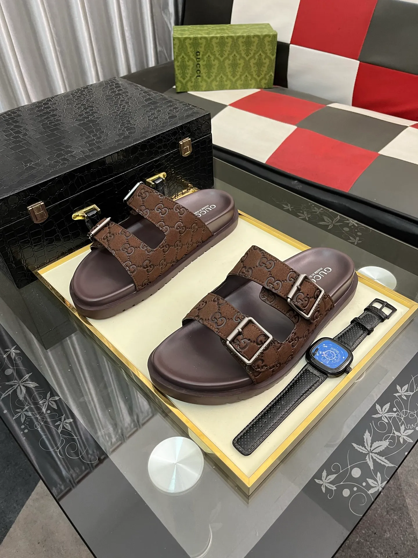 Men's shoes 💰340⌚️⌚️ (gucci-Gucci) New men's slippers, high-end boutique, made of cowhide, with exquisite embossed logo decoration on the upper, fine workmanship, super soft soles, casual, loose and comfortable, a must-have in summer! \nsize：38-44